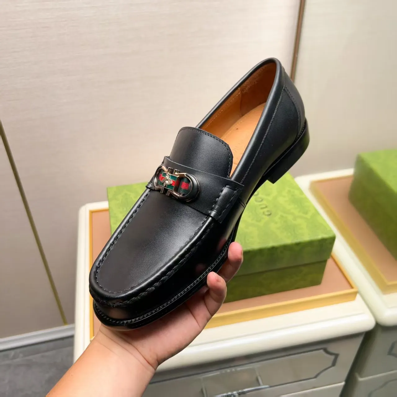 Men's men's shoes 💰460 🆘【GUCCI】Gucci ·🐂里· Hot-selling pea shoes top brand luxury, top quality, the latest fashion pea shoes.. The upper is made of original first-layer cowhide. (Full first-layer water-dyed 🐂 leather·inner). The original stylish and stylish soft rubber wear-resistant and non-slip outsole is light and comfortable on the foot, available in 3 colors! Matching code: 38-44 (customized at 45.46.47)